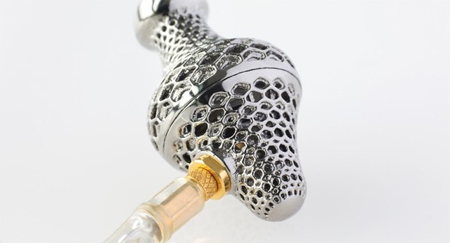 3Dプリンター造形の特殊形状チタンによる唯一無二のたたずまい