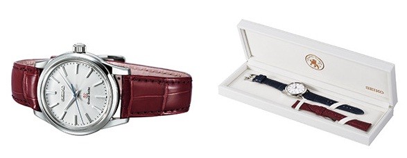 天海さんが選んだボルドー色のクロコダイルストラップ付属。専用の特製ボックスで