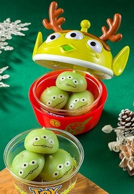 東京ディズニーランドで販売されているリトルグリーンまん、スーベニアケース付き