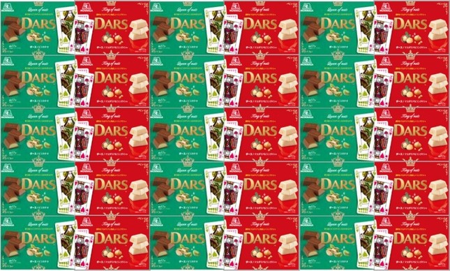 並べるとキングがクイーンにバラを捧げた絵柄に