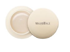 美肌印象に導く集中補正ベース