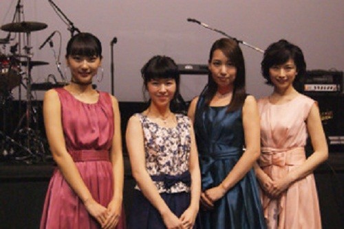 舞台あいさつに登場した（左から）武田玲奈さん、飯田祐真さん、増田有華さん、高見こころさん