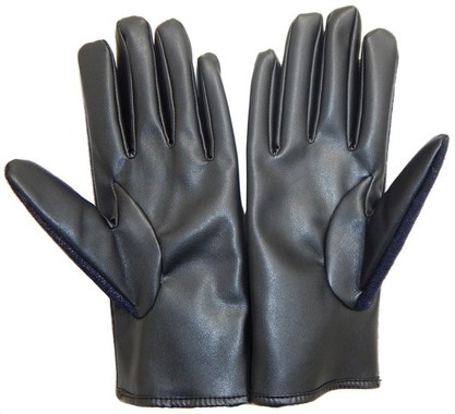 手のひら側の全面に通電性フェイクレザーを使用