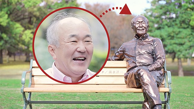 ひなたぬくぬくベンチに座っている、通称「温水像」