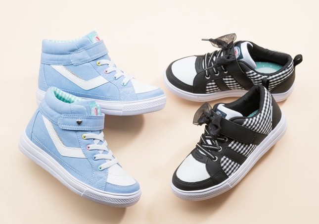 「アップルワンピース」シリーズから3㎝ヒールアップの軽量スニーカー
