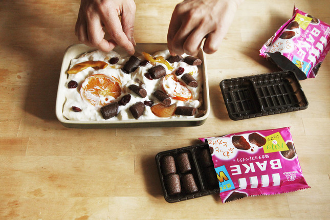 最後にベイクをのせる。あとはオーブンで焼く