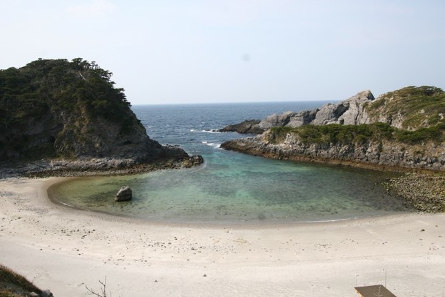 たまにはスマホから離れて、こんなビーチで…式根島・泊海水浴場
