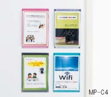 公共施設のイベントのチラシを色分けしてホワイトボードに