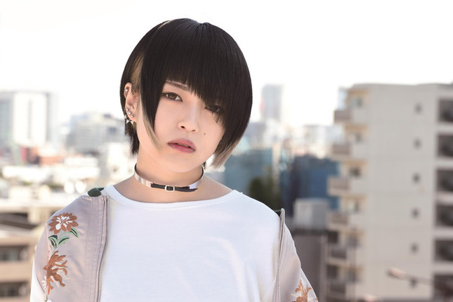 シンガーソングライターのカノエラナさん