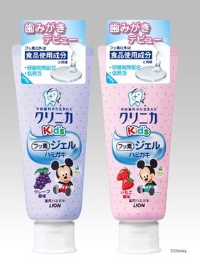 パッケージをリニューアルした「クリニカ　Kid’s　ジェルハミガキ　グレープ」と新発売の「クリニカKid’s ジェルハミガキ いちご」
