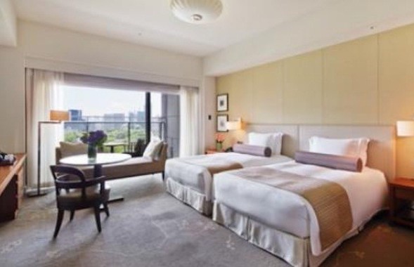 桜と春のお花のアレンジメントを部屋に用意