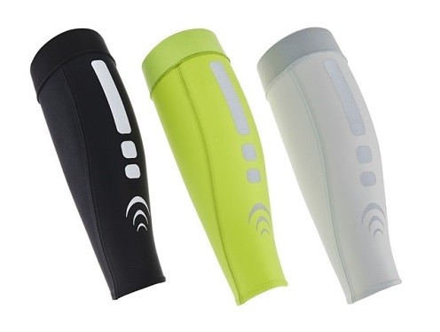 カラーはブラックフラッシュ、ライムフラッシュ、ホワイトフラッシュの3色