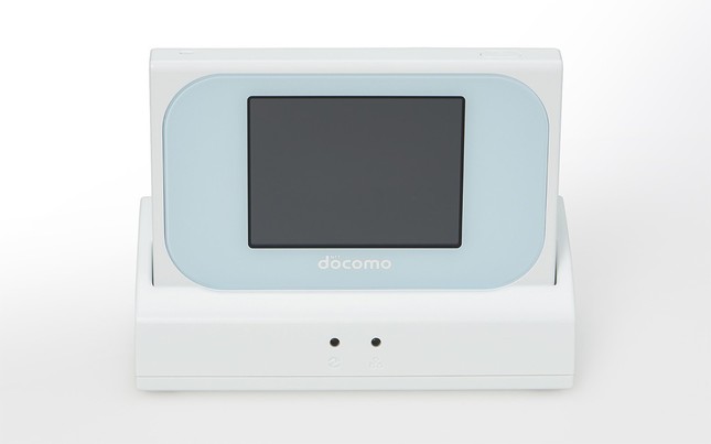 有線LANポートを内蔵したクレードルが付属