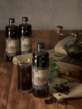 百数十年前の夏の風物詩を再現した「瓶入り冷やし珈琲」