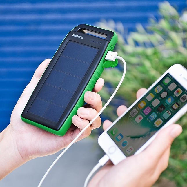 サンワサプライのモバイルバッテリー「700-BTS011」