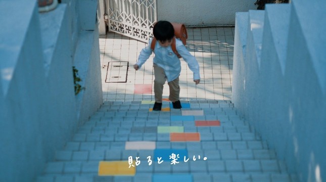 外階段のタイルにも貼れちゃう