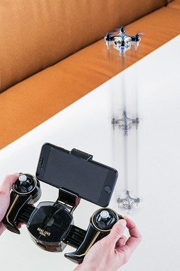 アクションカメラのような楽しみ方もできる超小型・超軽量