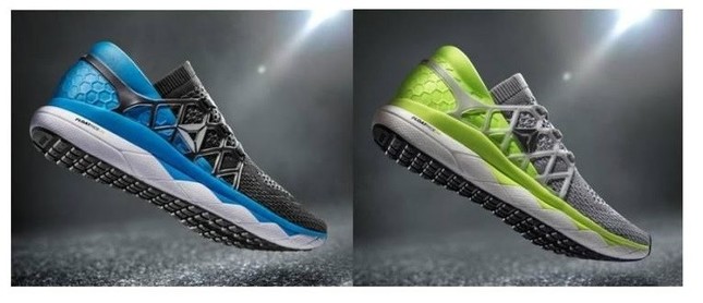 独自開発の軽量クッショニング素材を初めて採用！
