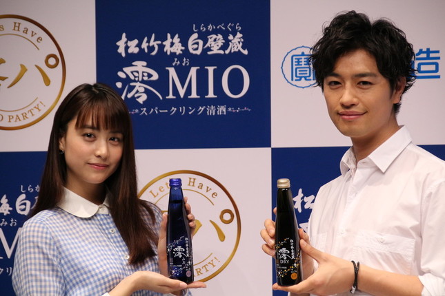 （左）山本美月さん、（右）斎藤工さん