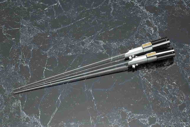 光らないと……　（c） & TM Lucasfilm  Ltd.