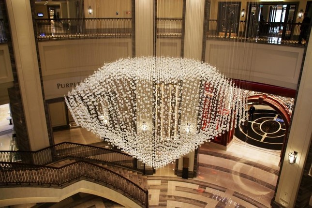 約2700点ものアートが施設内を彩る