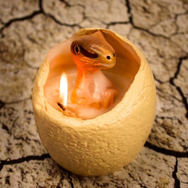 「恐竜の卵キャンドル」
