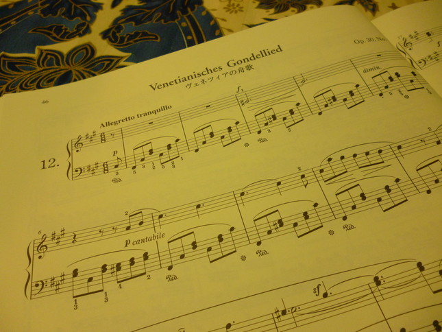 ヴェネツィアの舟歌　第2　冒頭から陰鬱な感じのメロディーで始まる