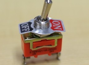 ハンドスピナーの次はこれ！？ 「トグルスイッチ」に中毒者続出