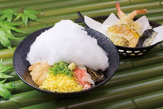 そばが氷でさらに冷たく