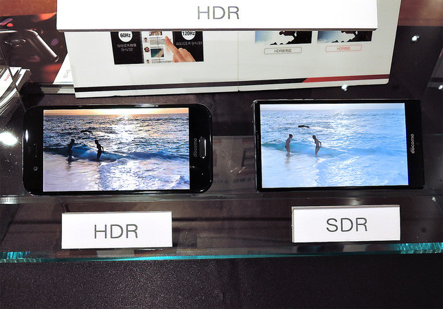 左が「AQUOS R」のHDR画質