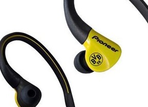 サッカー日本代表・香川真司ら所属「ボルシア・ドルトムント」モデルのスポーツイヤホン