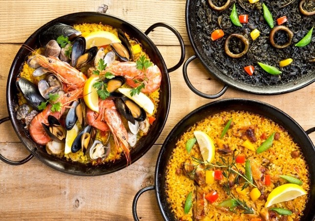 パエージャ（パエリア）は時間をかけて作る