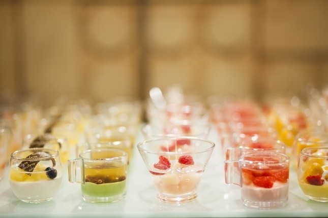 涼しげなスイーツが並ぶ