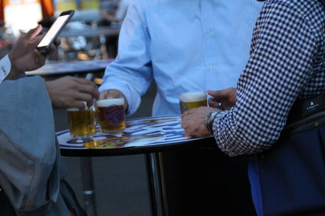 仕事終わりに同僚と1杯...もう最高！