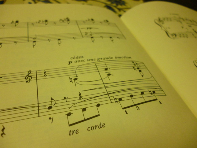 ワーグナーのオペラの1節が現れる箇所には『大げさなエモーションを持って』と書かれている