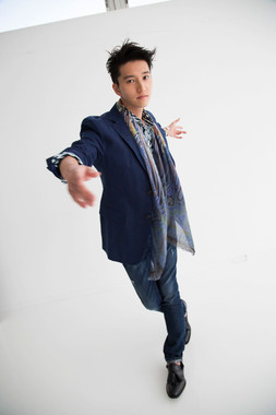 （C）『田口淳之介 写真集　On the Moon』（宝島社）