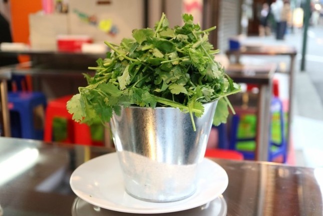 「バケツパクチー」などの他メニューも
