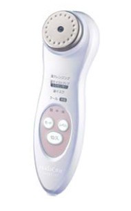 化粧水や乳液と合わせ、うるおいのある