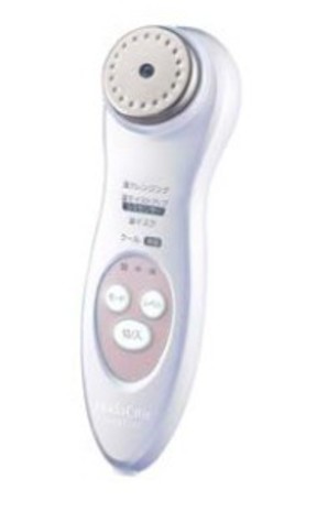 化粧水や乳液と合わせ、うるおいのある"なめらか美肌"に導く
