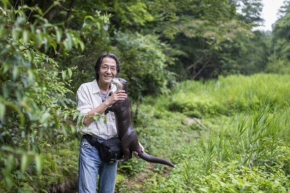 手作りのニホンカワウソのフィギュアを持って、嬉しそうに語る熊谷さとしさん。
8月21日（月）夜、TBSラジオ「荻上チキ・Session-22」に緊急生出演した。
https://www.tbsradio.jp/174826
