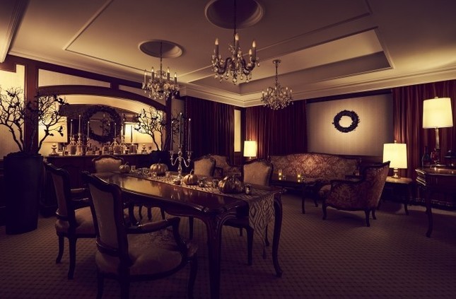 怪しくも豪華なデコレーション