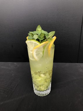 キウイとレモングラスジュのモヒート