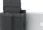 iPhoneに取り付けるだけ　インスタントカメラのようにその場でプリント「PRYNT POCKET」