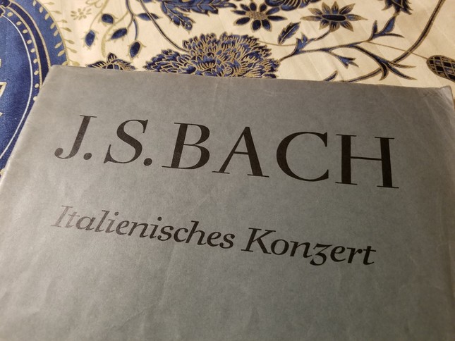 イタリア協奏曲の現代の楽譜　ほとんどピアノで演奏される