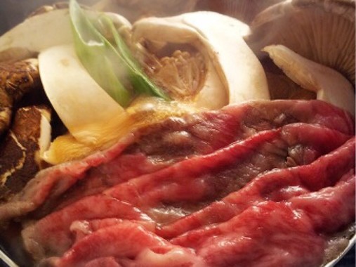 近江牛のすき焼きやしゃぶしゃぶも