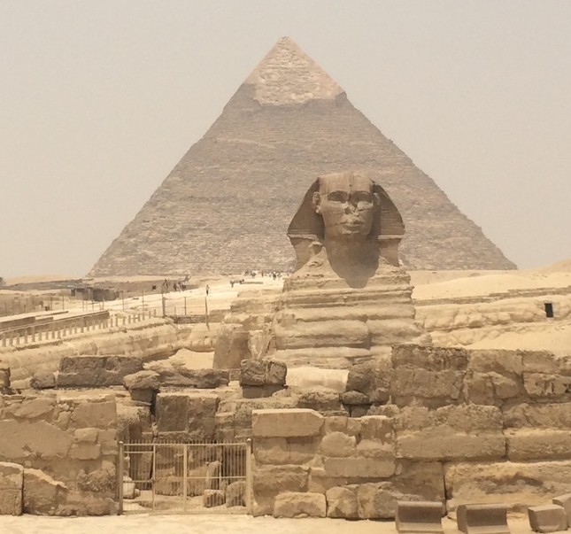 ギザのピラミッド（エジプト）