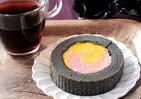 ローソンにもハロウィン到来！　真っ黒で怪しいロールケーキも...