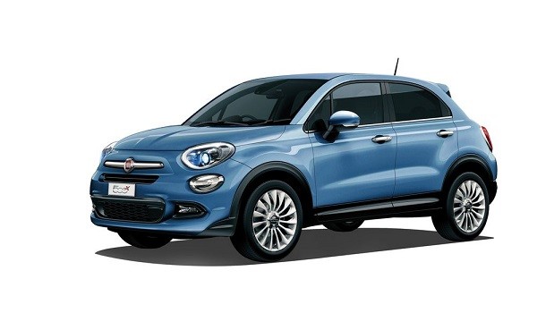 初採用のジーンズブルーで街にも自然にもフィット！
