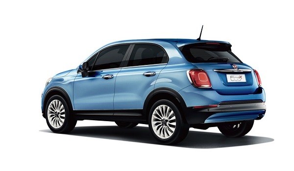 初採用のジーンズブルーで街にも自然にもフィット！
