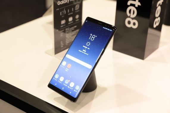 大迫力の6.3インチディスプレイ